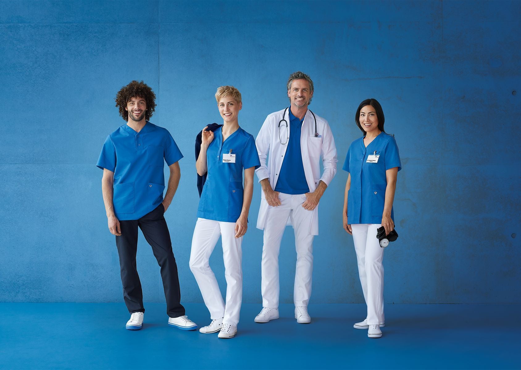 BP dames zorgtuniek in azuurblauw met piqué-inzetstukken en optimale bewegingsvrijheid