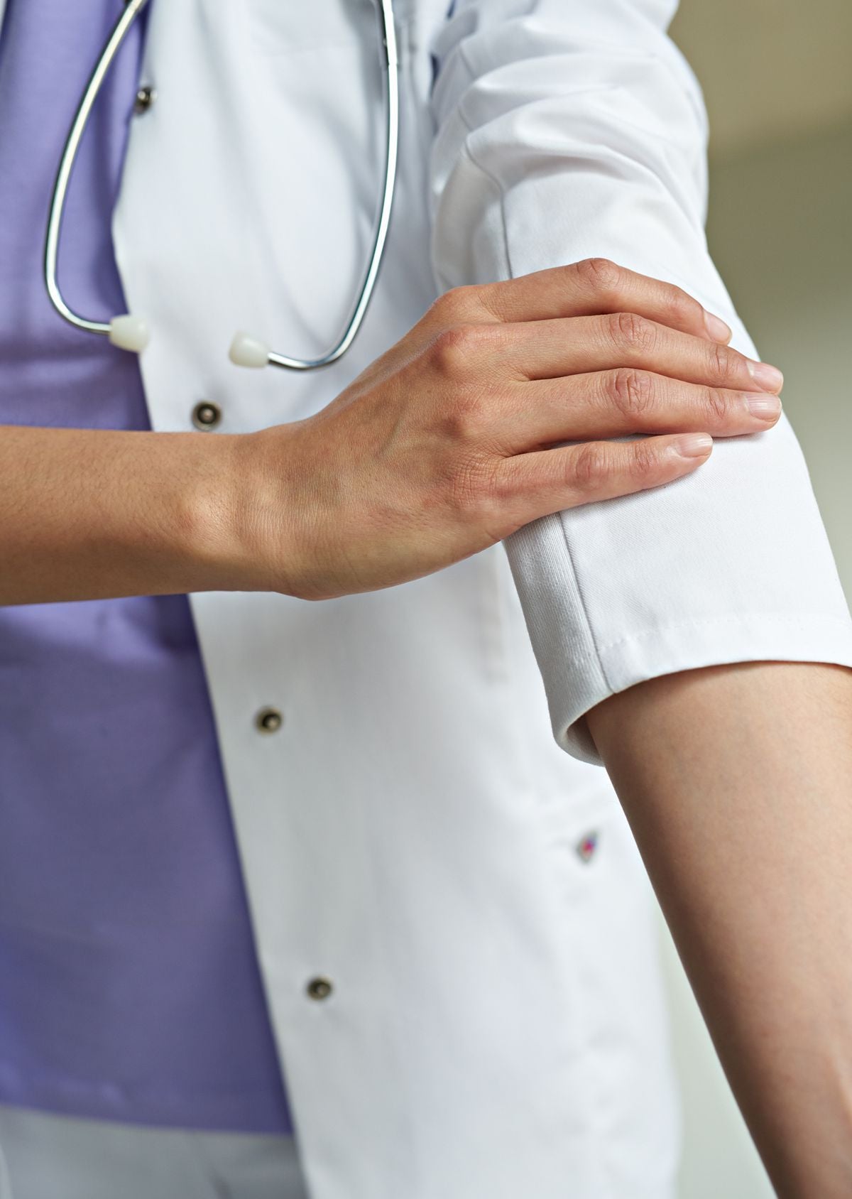 BP stretch zorgjas voor dames met opstaande kraag, drukknoopsluiting en flexibele inzetstukken voor zorgprofessionals