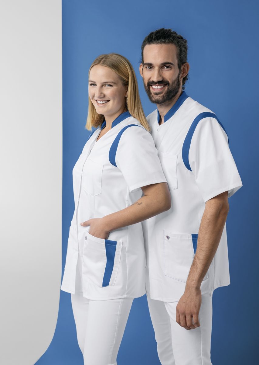 BP stretch dames zorgtuniek wit met azuurblauw met ademende stof en flexibele inzetstukken