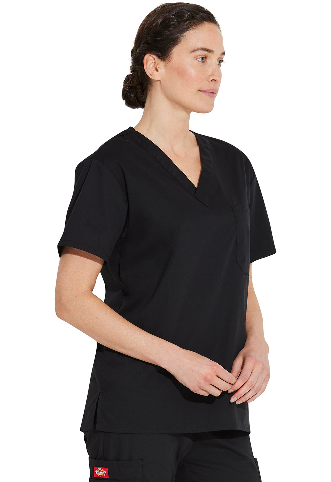 Unisex top met V-hals die in de broek gedragen kan worden met borstzak en zijsplitten