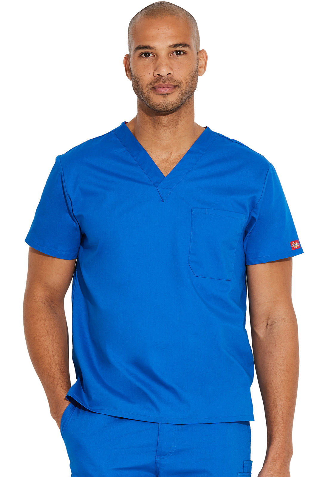 Unisex top met V-hals die in de broek gedragen kan worden met borstzak en zijsplitten