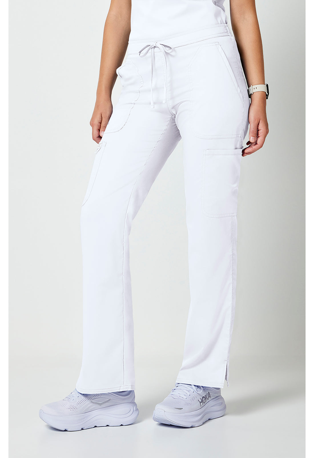 Mid-rise jeans met gematigde uitlopende pijpen en trekkoord met cargozakken en 2-way stretch WWE120