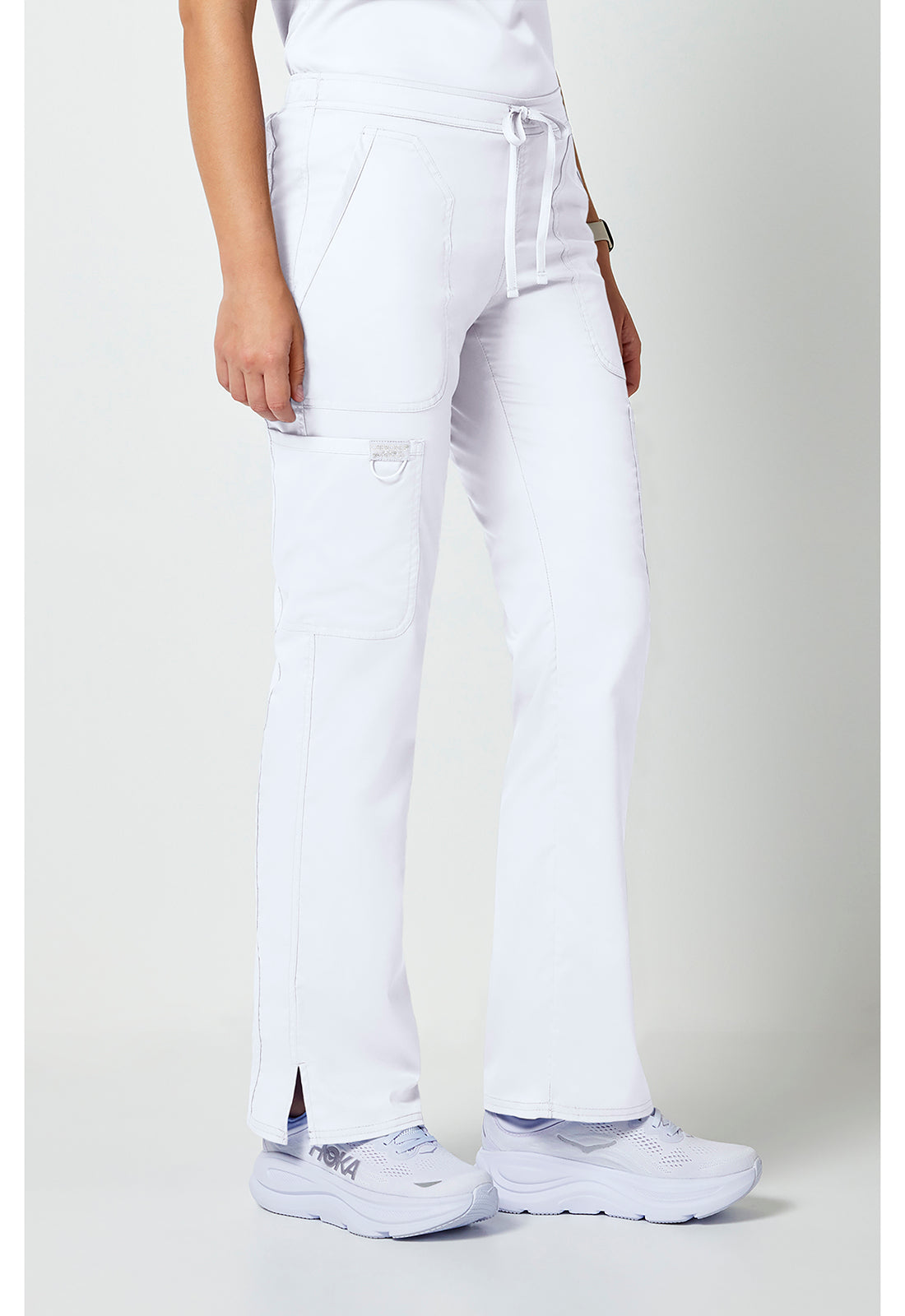 Mid-rise jeans met gematigde uitlopende pijpen en trekkoord met cargozakken en 2-way stretch WWE120