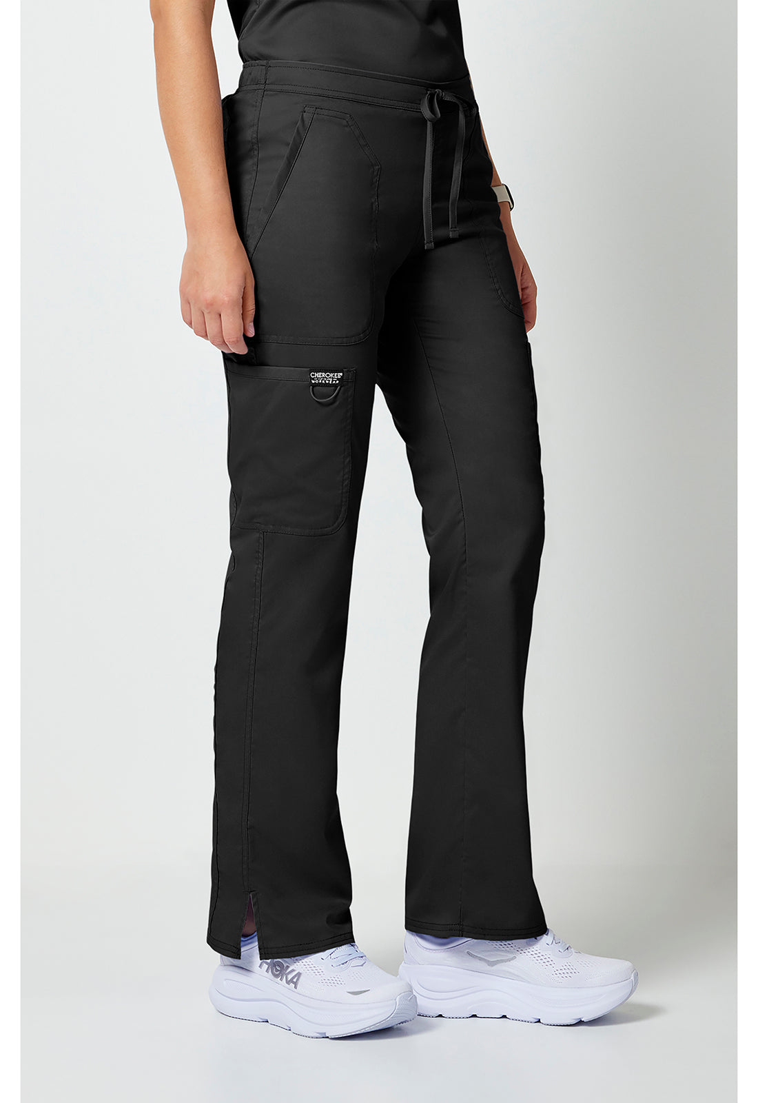Mid-rise jeans met gematigde uitlopende pijpen en trekkoord met cargozakken en 2-way stretch WWE120