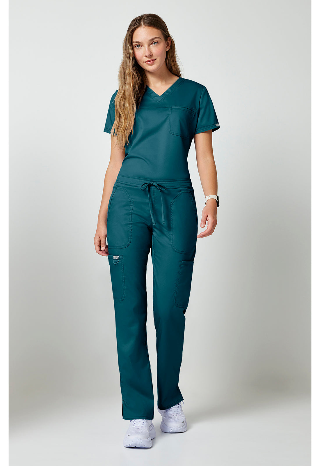 Mid-rise jeans met gematigde uitlopende pijpen en trekkoord met cargozakken en 2-way stretch WWE120