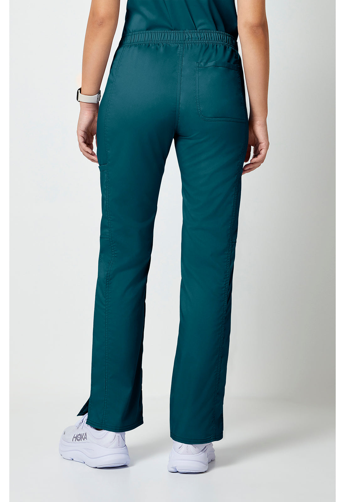 Mid-rise jeans met gematigde uitlopende pijpen en trekkoord met cargozakken en 2-way stretch WWE120