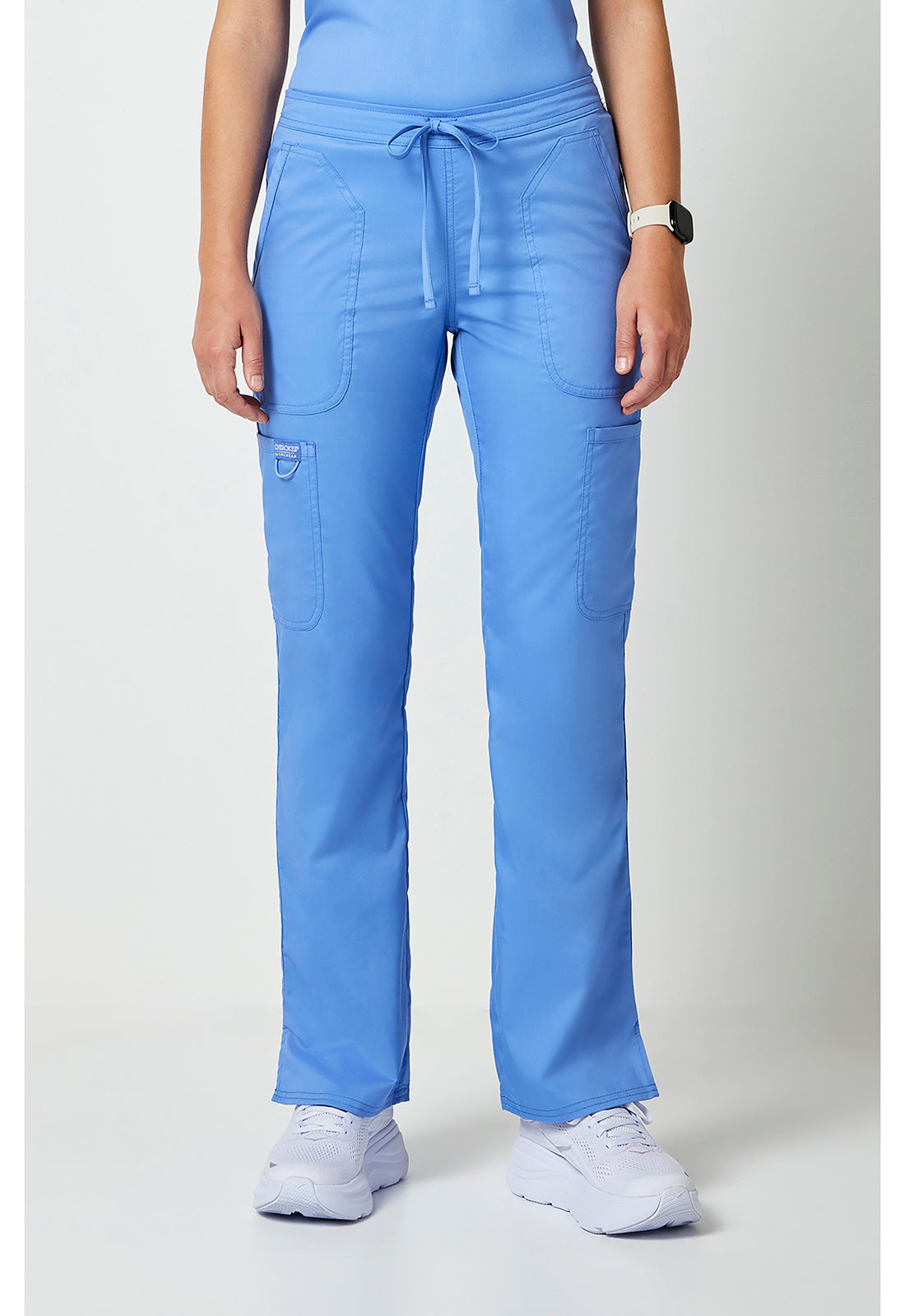 Mid-rise jeans met gematigde uitlopende pijpen en trekkoord met cargozakken en 2-way stretch WWE120