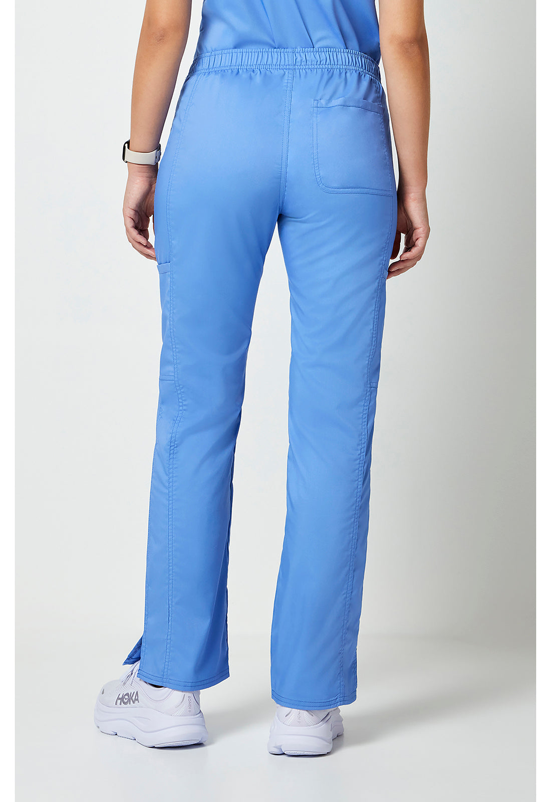 Mid-rise jeans met gematigde uitlopende pijpen en trekkoord met cargozakken en 2-way stretch WWE120