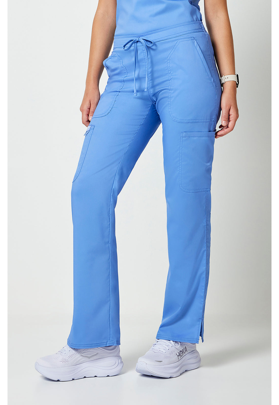 Mid-rise jeans met gematigde uitlopende pijpen en trekkoord met cargozakken en 2-way stretch WWE120