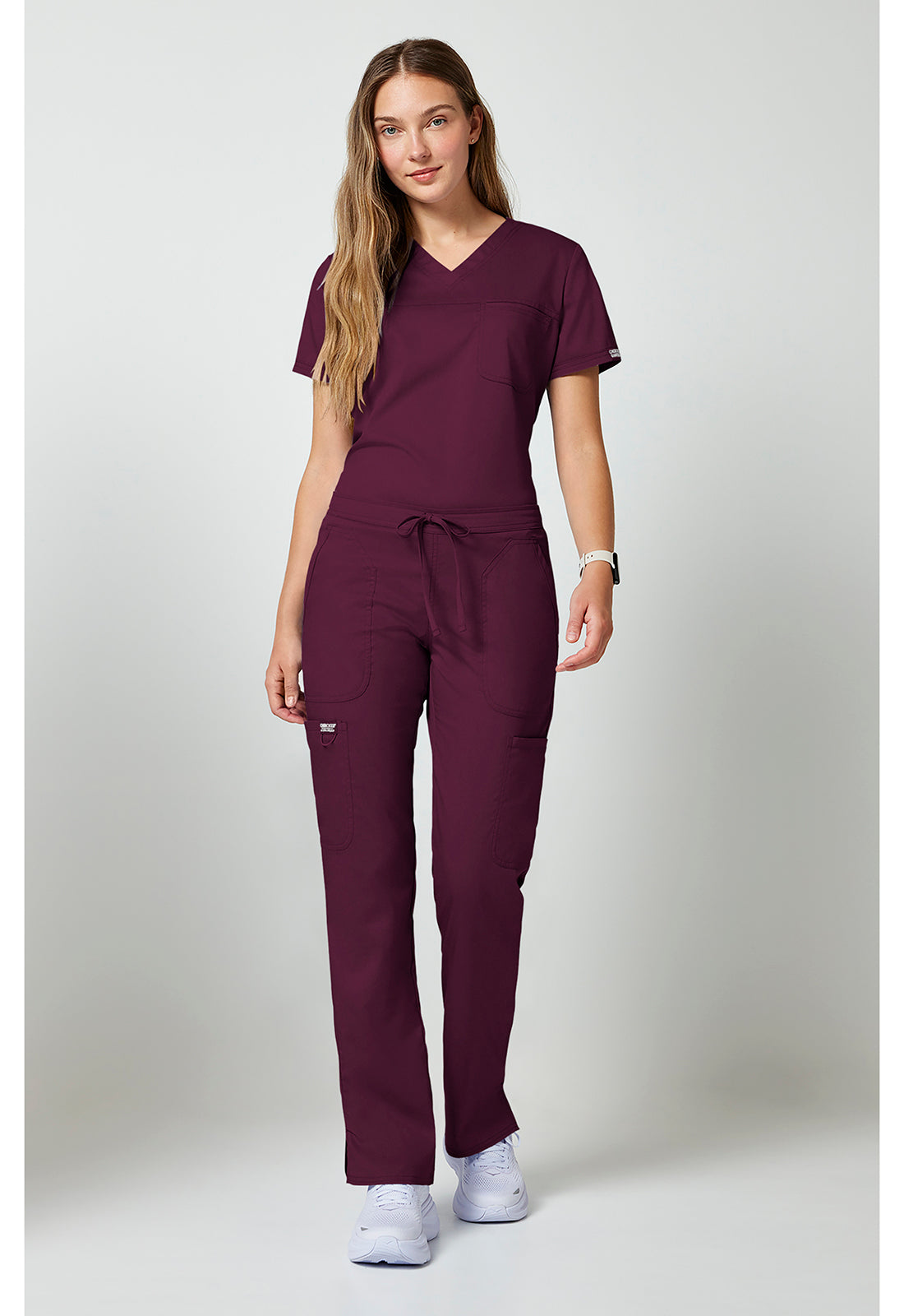 Mid-rise jeans met gematigde uitlopende pijpen en trekkoord met cargozakken en 2-way stretch WWE120